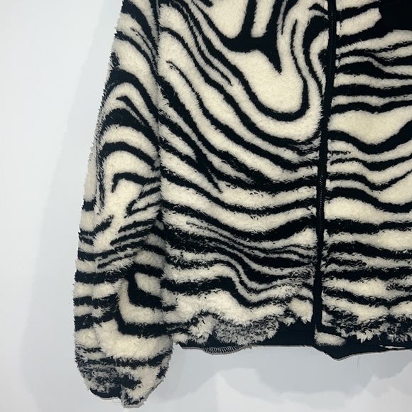 REVOLVE x Plush Stay Warm & Cozy Zebra Sherpa Teddy Jacket Size Small. - Picture 7 of 16